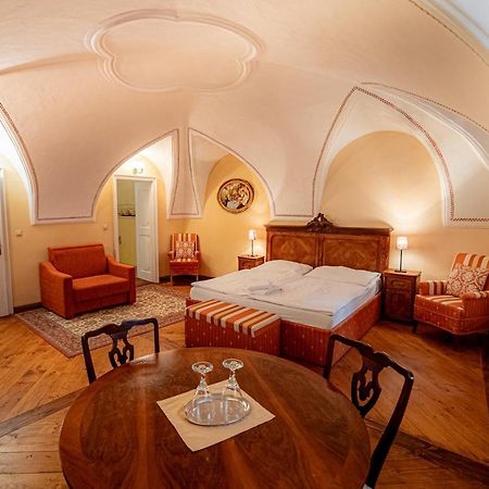 Penzion Cosmopolitan Ii. Banská Štiavnica Kültér fotó