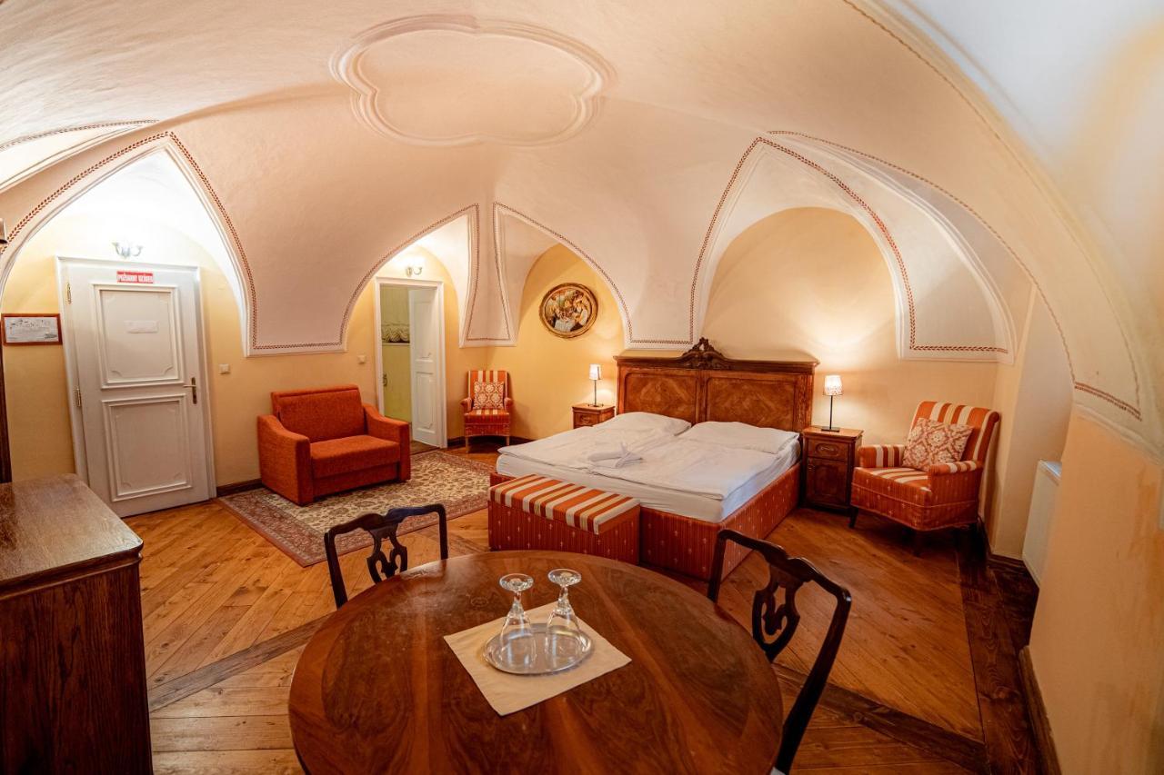 Penzion Cosmopolitan Ii. Banská Štiavnica Kültér fotó
