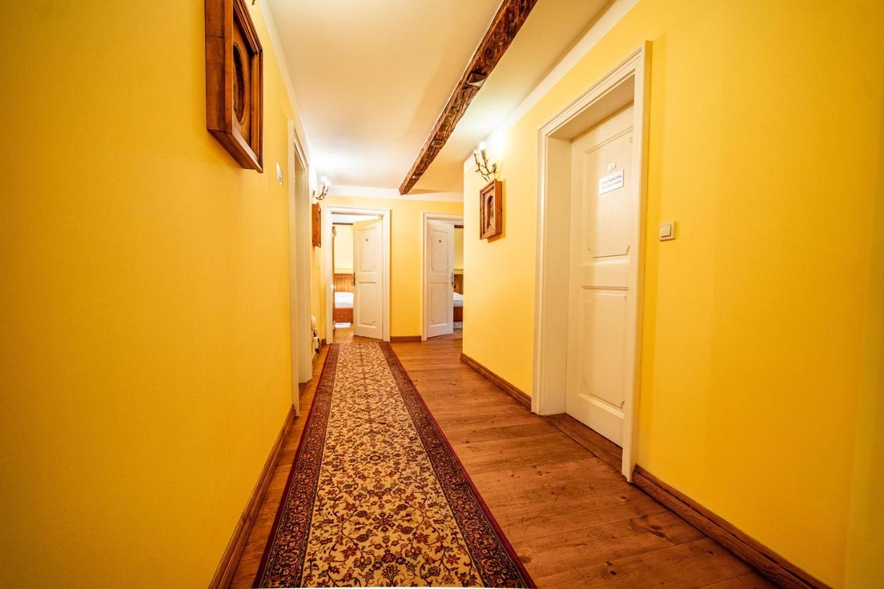 Penzion Cosmopolitan Ii. Banská Štiavnica Kültér fotó