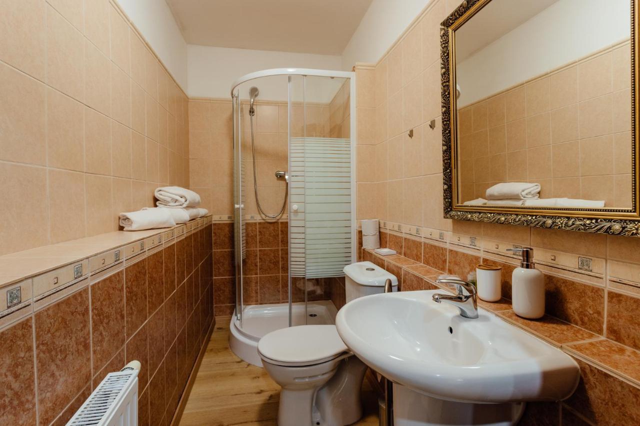 Penzion Cosmopolitan Ii. Banská Štiavnica Kültér fotó