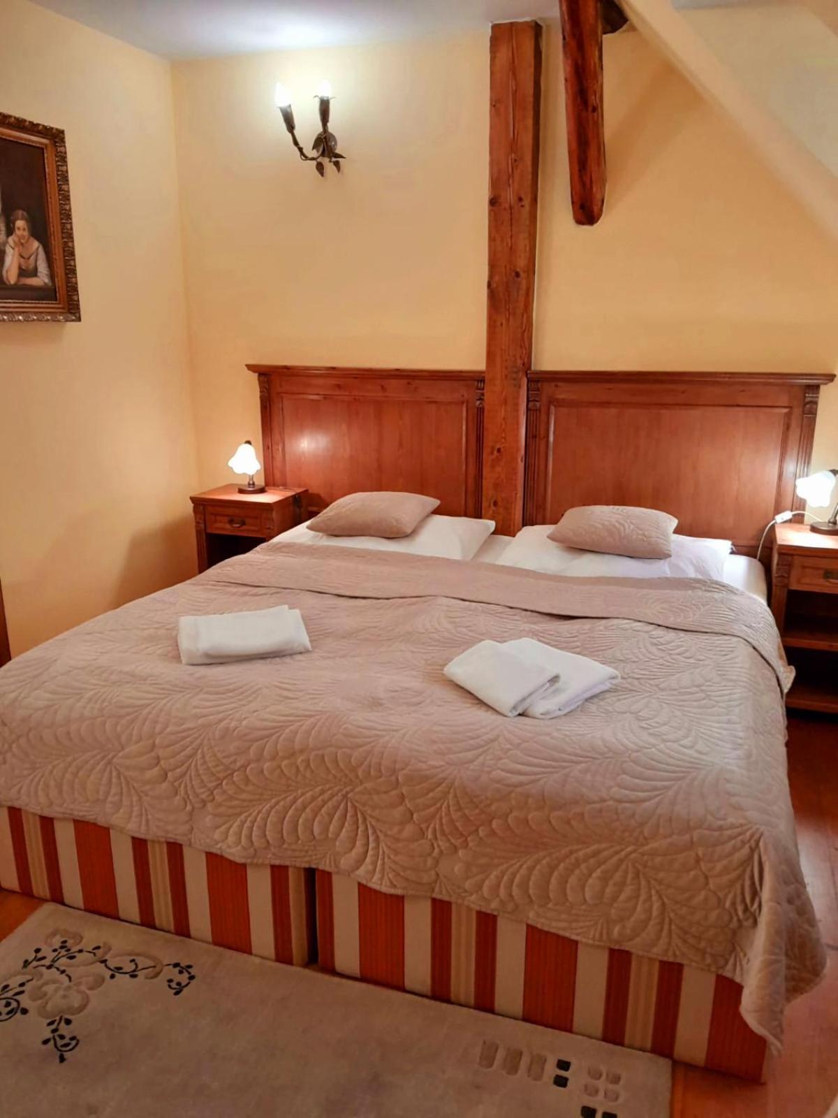 Penzion Cosmopolitan Ii. Banská Štiavnica Kültér fotó