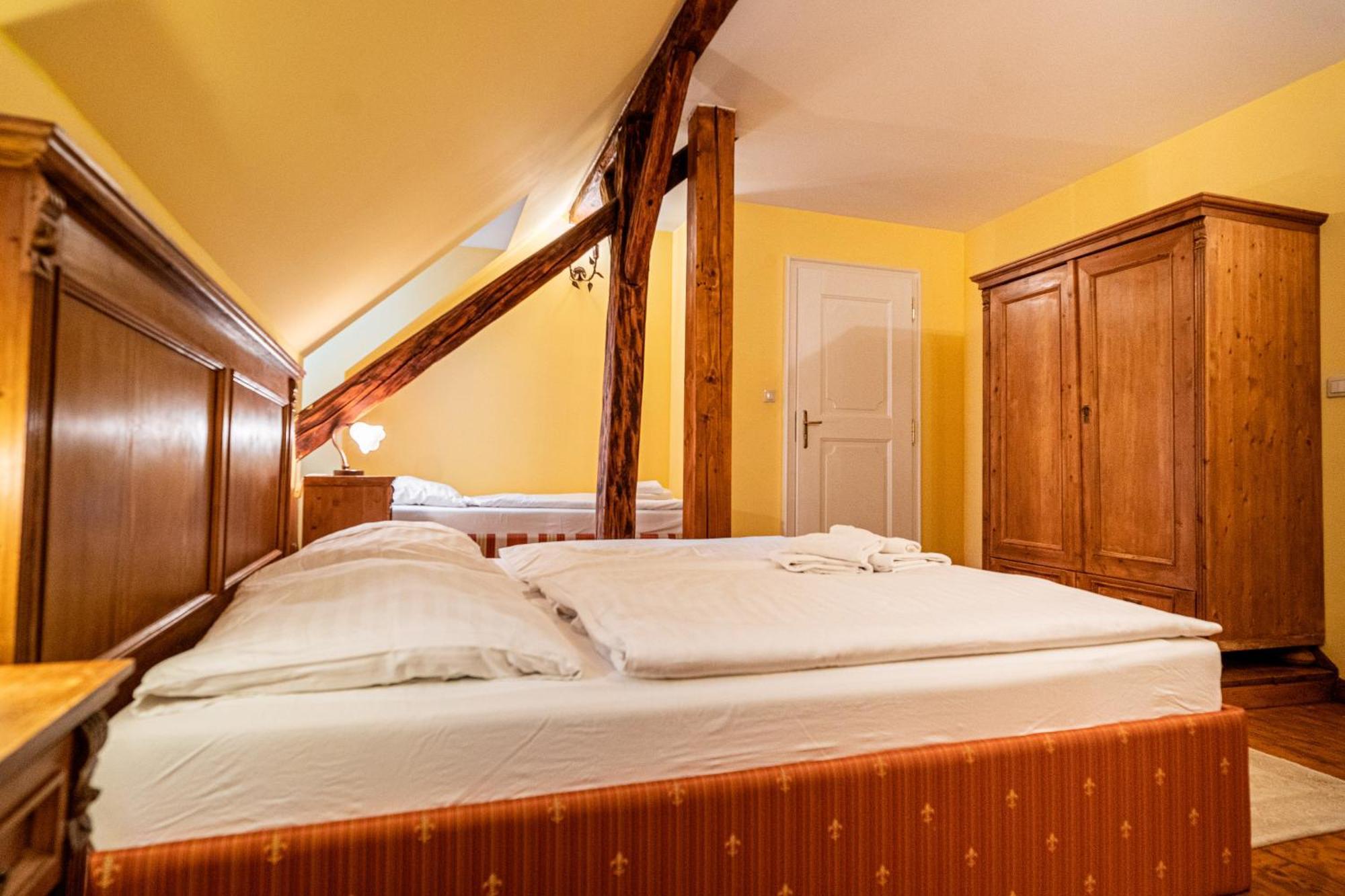 Penzion Cosmopolitan Ii. Banská Štiavnica Szoba fotó