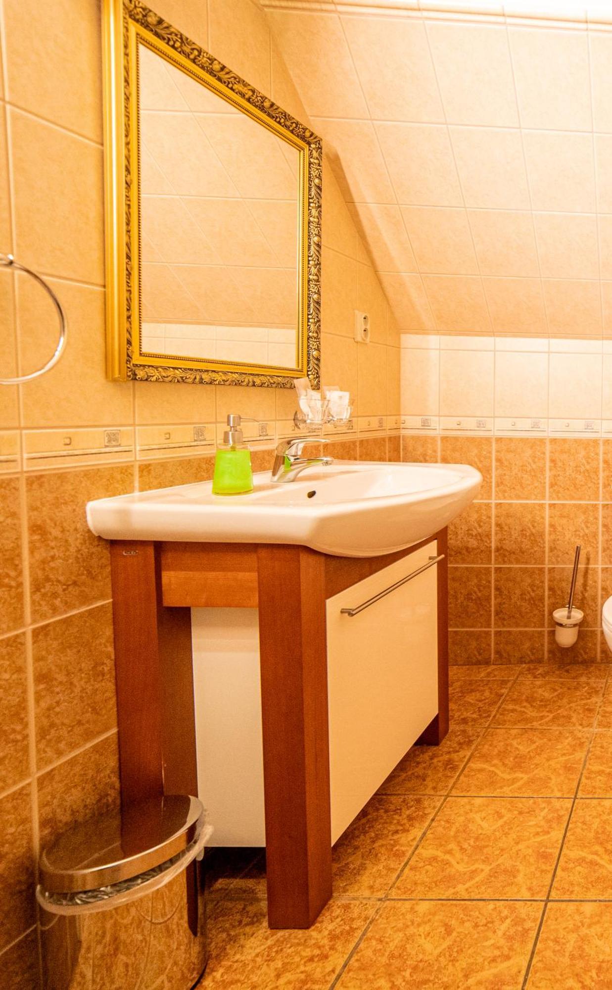 Penzion Cosmopolitan Ii. Banská Štiavnica Szoba fotó